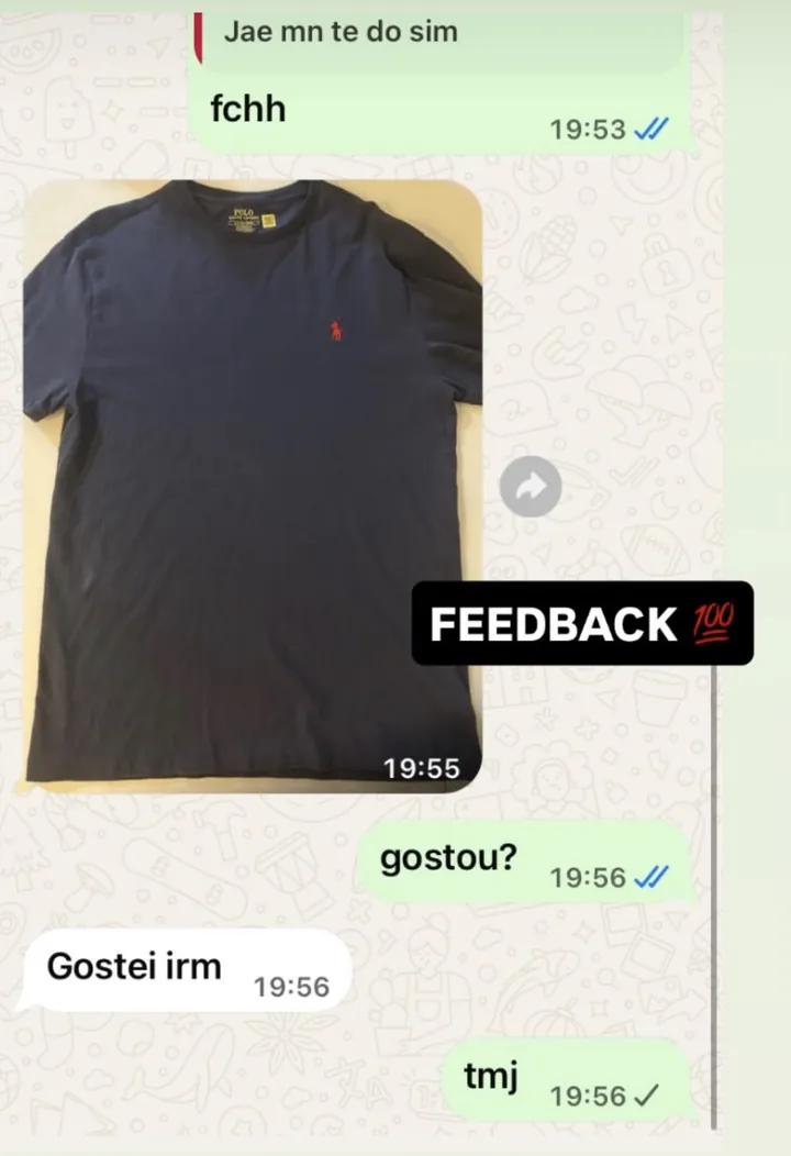 Conversa de WhatsApp: cliente aprova a camiseta azul-marinho Polo Ralph Lauren